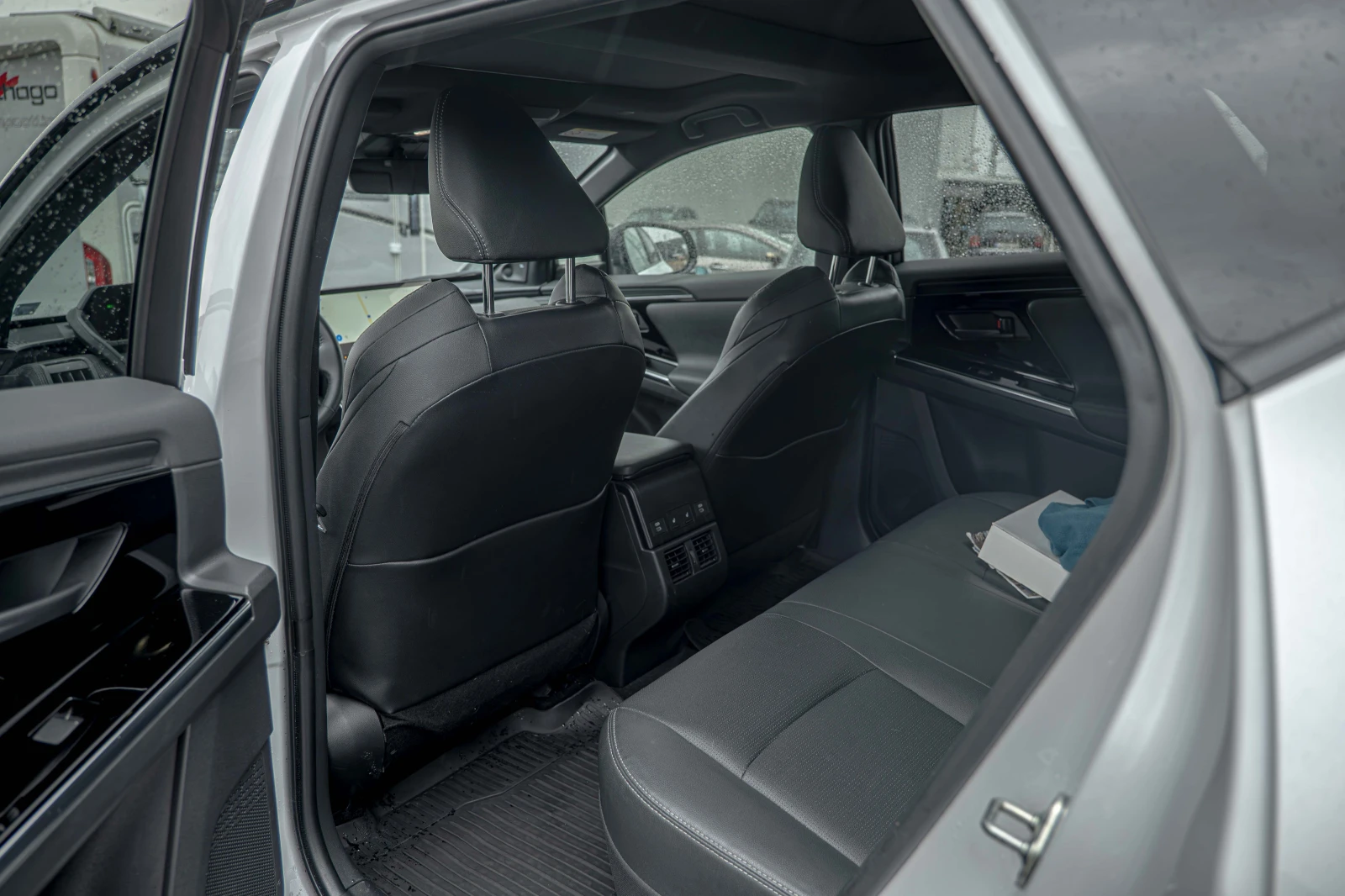 Toyota bZ4X AWD/JBL/Камера 360/Lane Assist/Панорама/Дистроник, снимка 7 - Автомобили и джипове - 54055085