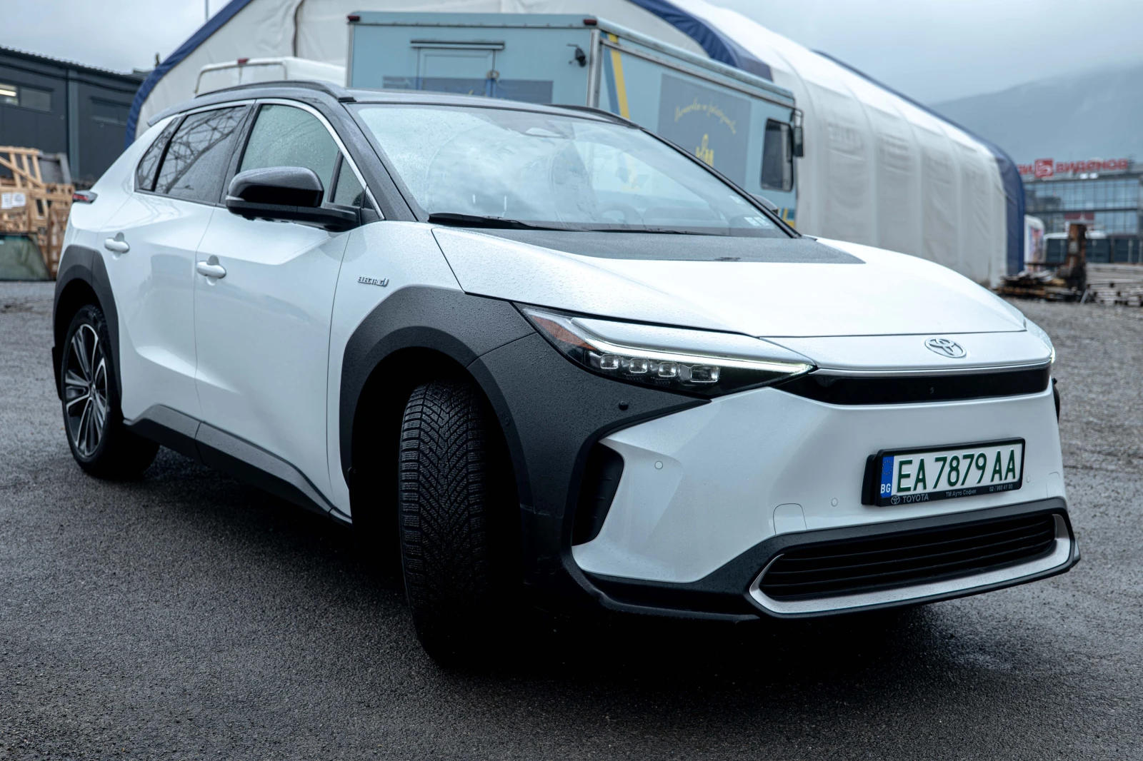 Toyota bZ4X AWD/JBL/Камера 360/Lane Assist/Панорама/Дистроник, снимка 4 - Автомобили и джипове - 54055085