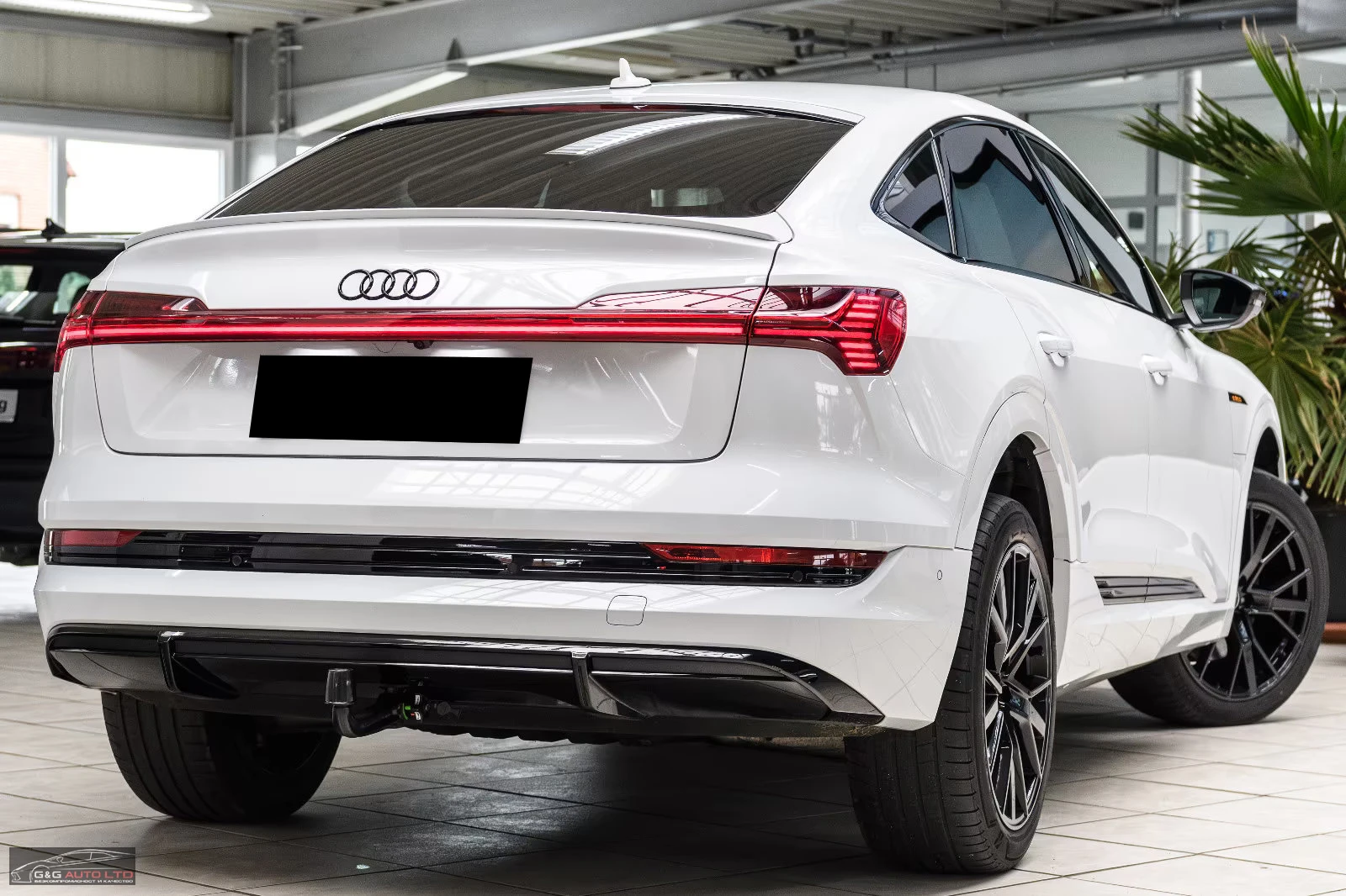 Audi E-Tron SPORTBACK55/408HP/MATRIX/QUTTRO/SLINE/360/ACC/292z, снимка 5 - Автомобили и джипове - 54139657