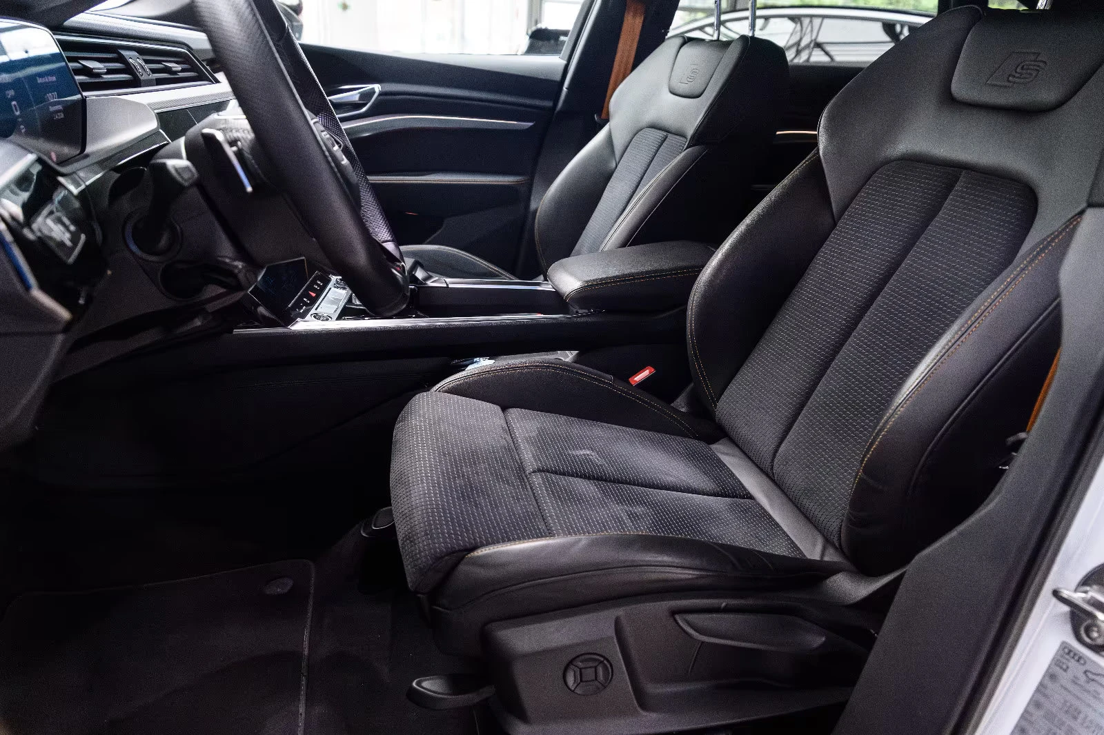 Audi E-Tron SPORTBACK55/408HP/MATRIX/QUTTRO/SLINE/360/ACC/292z, снимка 10 - Автомобили и джипове - 54139657