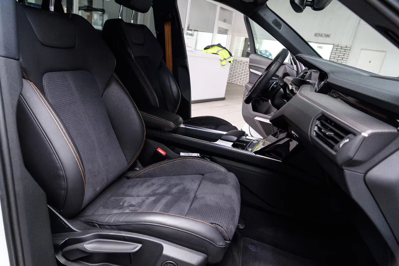 Audi E-Tron SPORTBACK55/408HP/MATRIX/QUTTRO/SLINE/360/ACC/292z, снимка 11 - Автомобили и джипове - 54139657