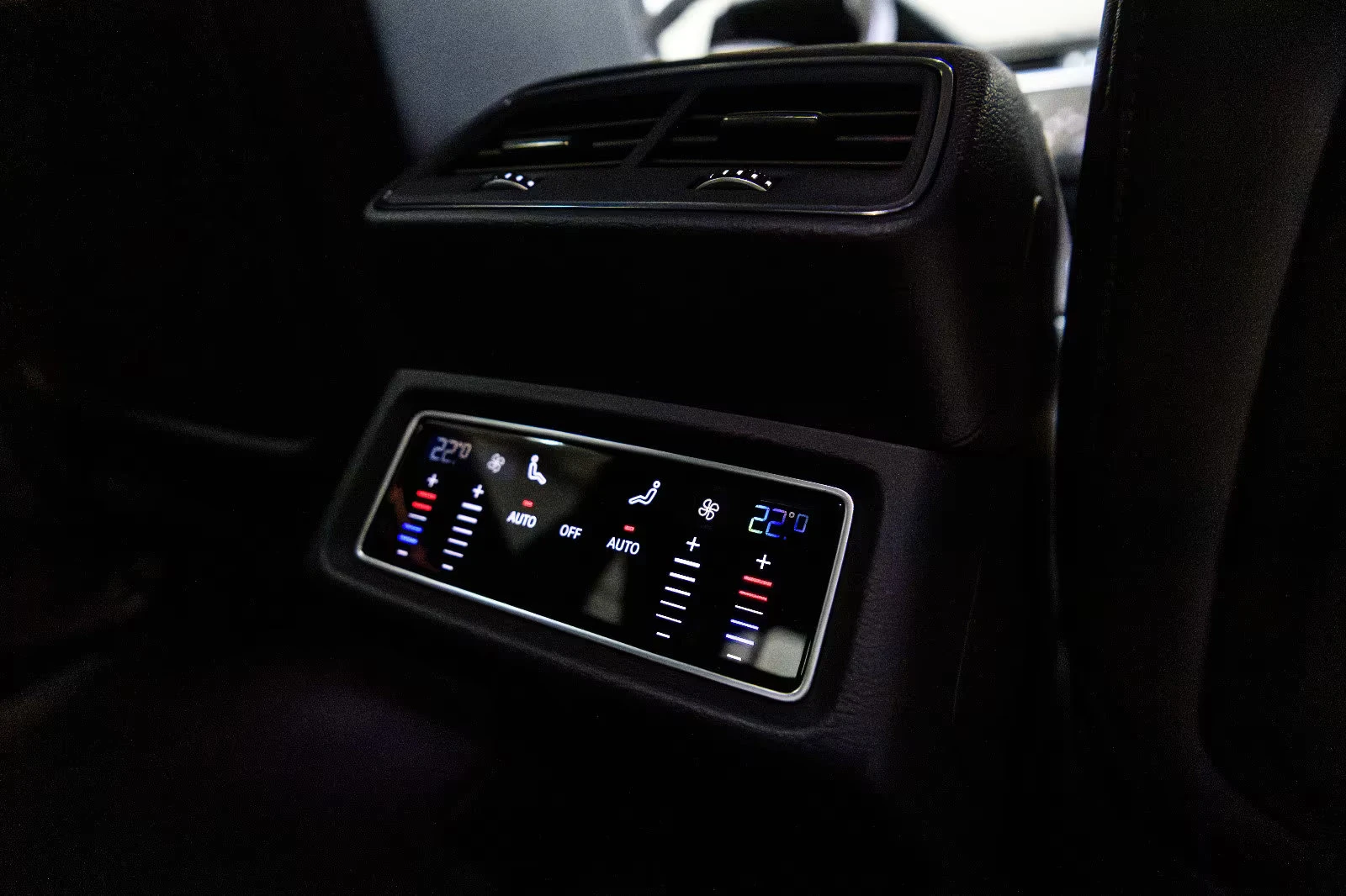 Audi E-Tron SPORTBACK55/408HP/MATRIX/QUTTRO/SLINE/360/ACC/292z, снимка 16 - Автомобили и джипове - 54139657