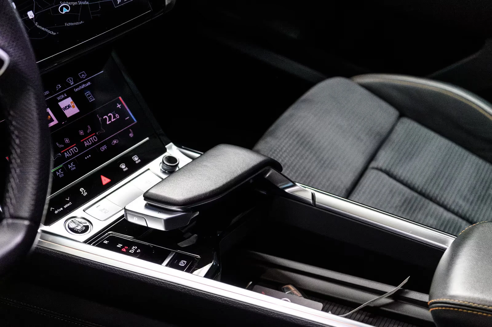 Audi E-Tron SPORTBACK55/408HP/MATRIX/QUTTRO/SLINE/360/ACC/292z, снимка 14 - Автомобили и джипове - 54139657