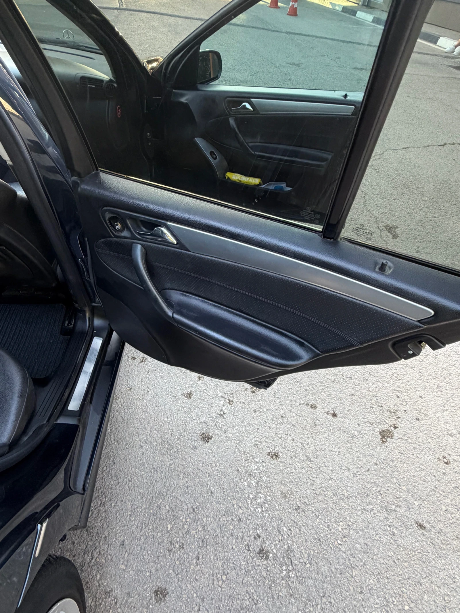 Mercedes-Benz C 220, снимка 8 - Автомобили и джипове - 55905488