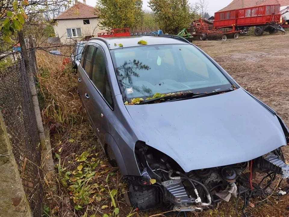 Opel Zafira, снимка 2 - Автомобили и джипове - 56569326