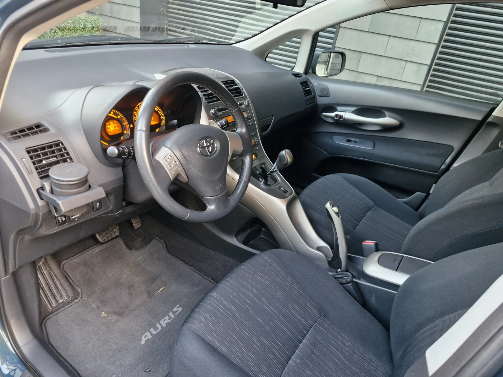 Toyota Auris 1.6VVTi, снимка 11 - Автомобили и джипове - 56648058