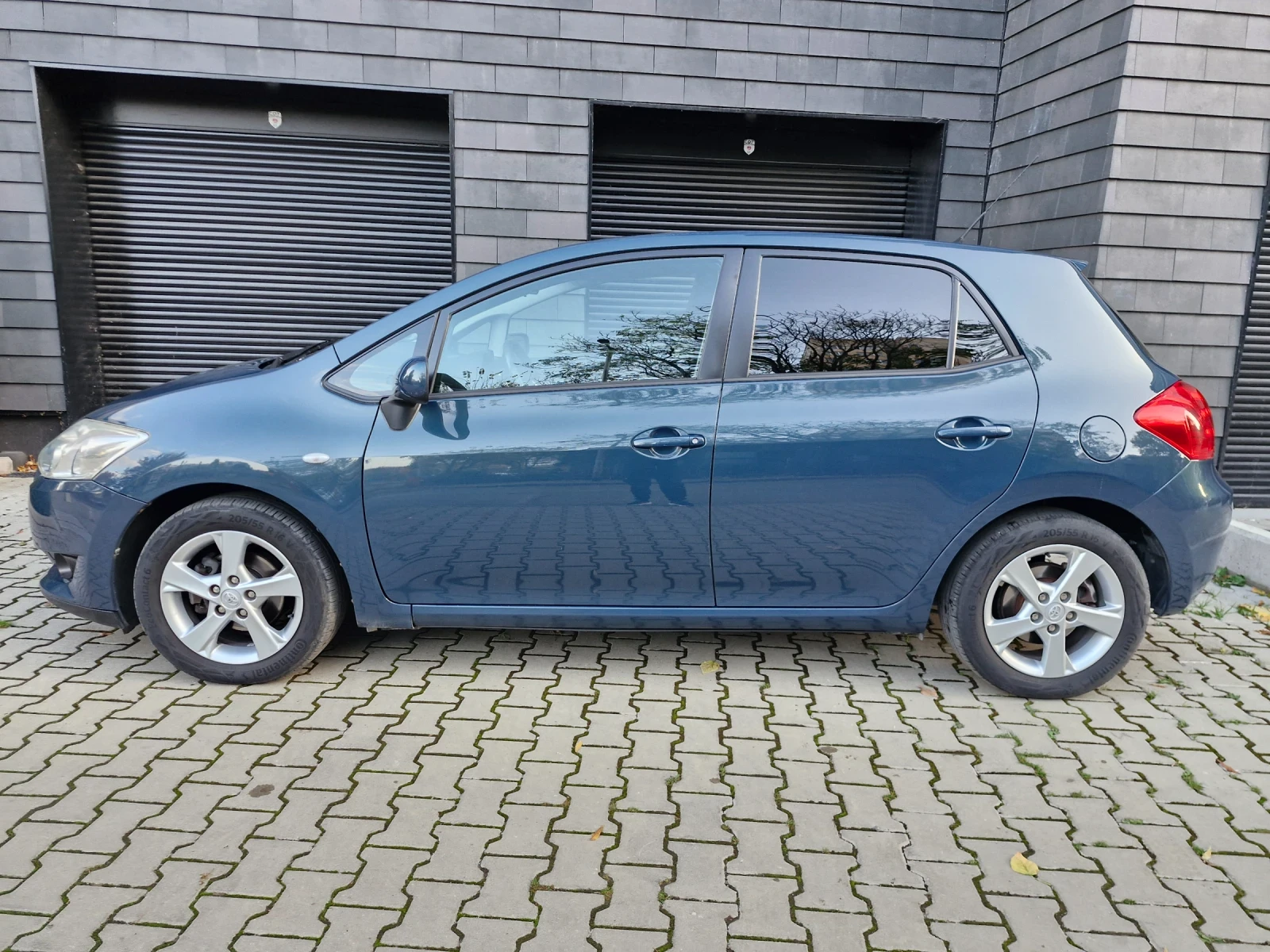 Toyota Auris 1.6VVTi, снимка 2 - Автомобили и джипове - 56648058