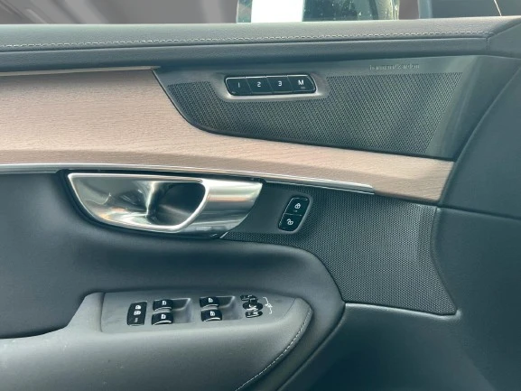 Volvo Xc90 T8 Recharge AWD = Plus Bright = Гаранция, снимка 4 - Автомобили и джипове - 52945101