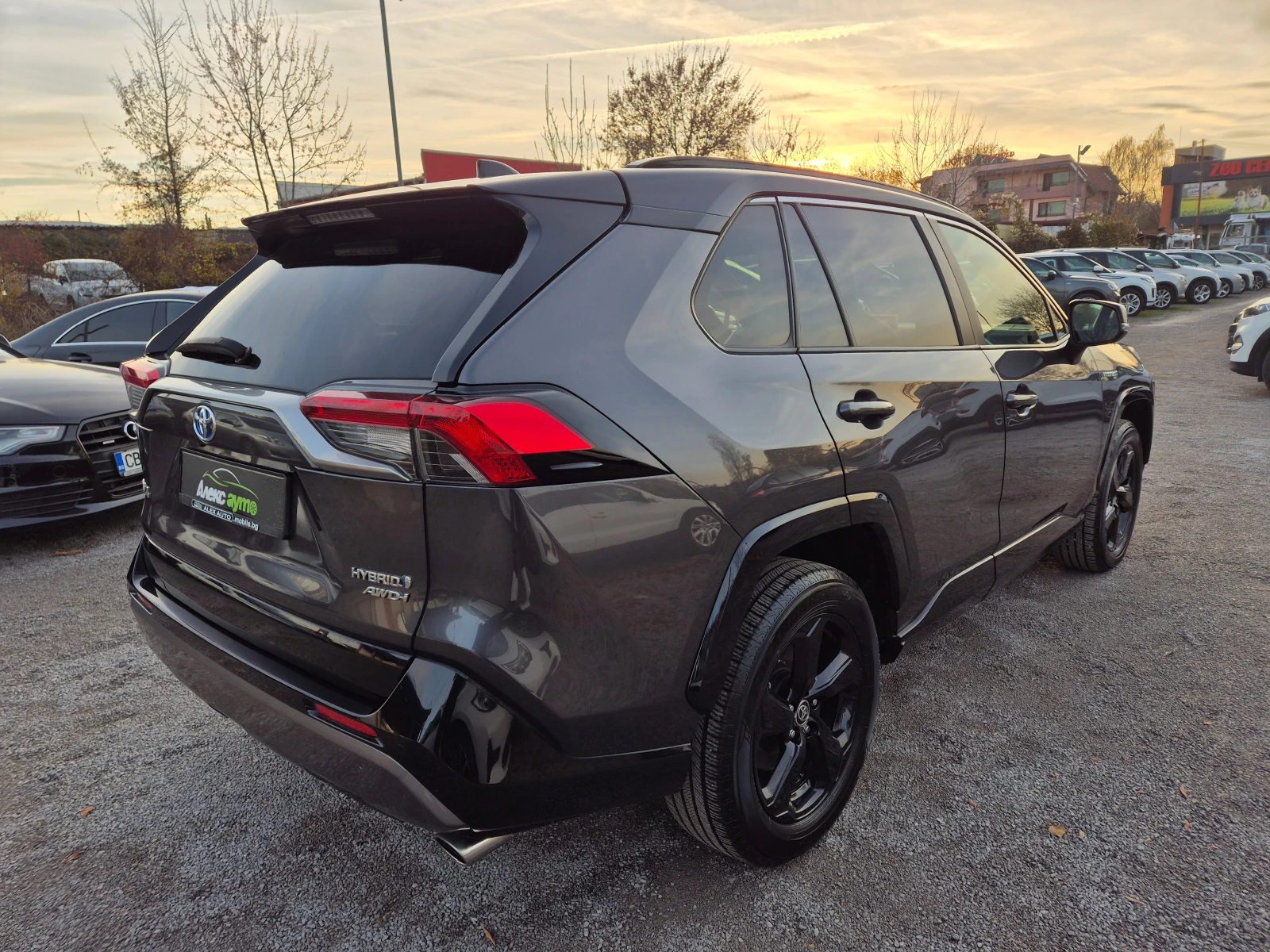 Toyota Rav4 2.5-HYBRID/4x4/STYLE-BLACK EDITION - изображение 4