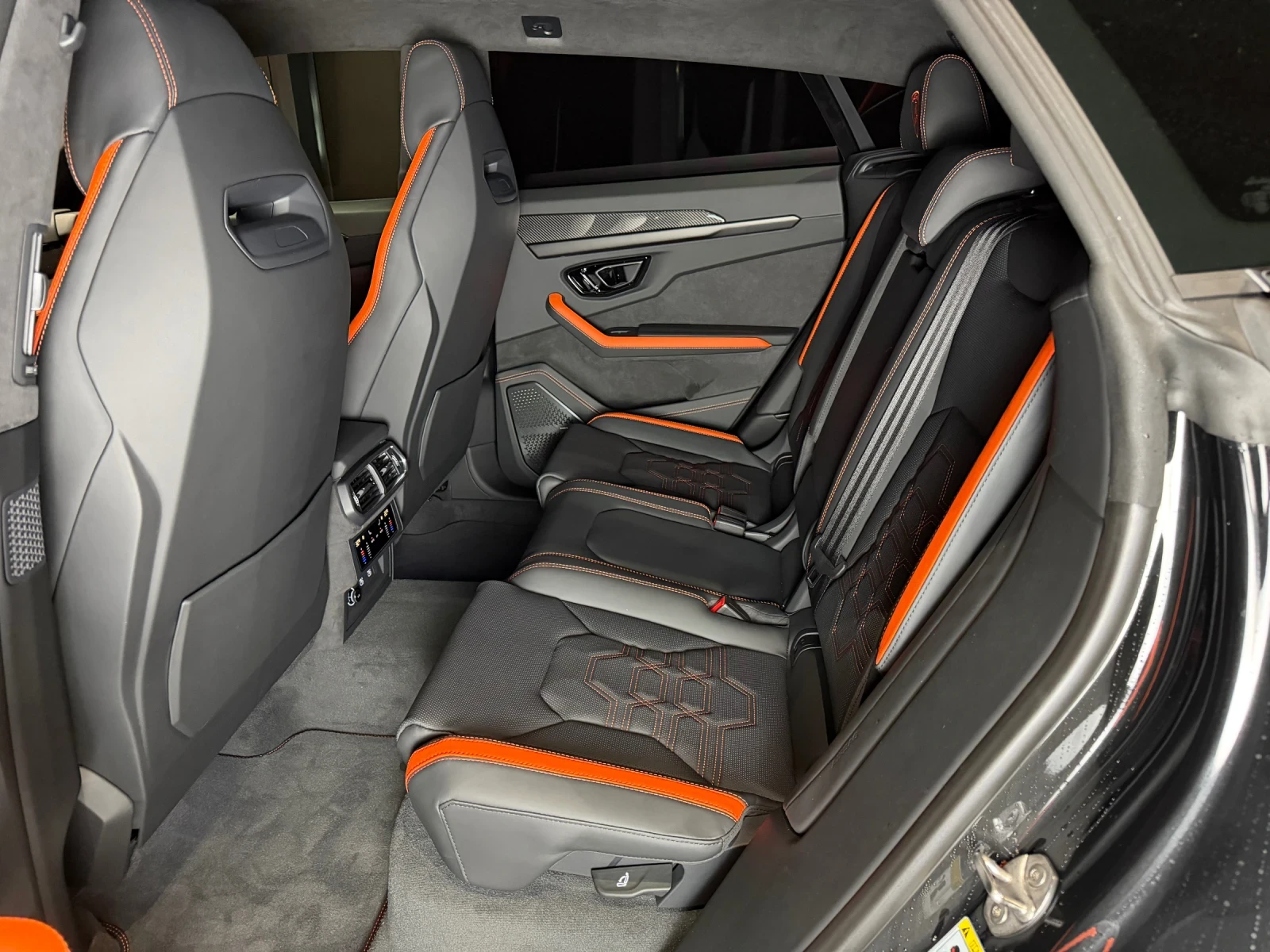 Lamborghini Urus SE Наличен - изображение 9