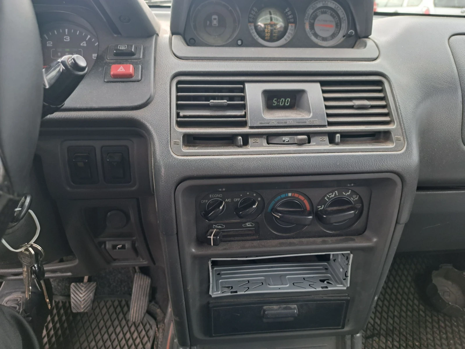 Mitsubishi Pajero 2.5/101 кс, снимка 11 - Автомобили и джипове - 54457844