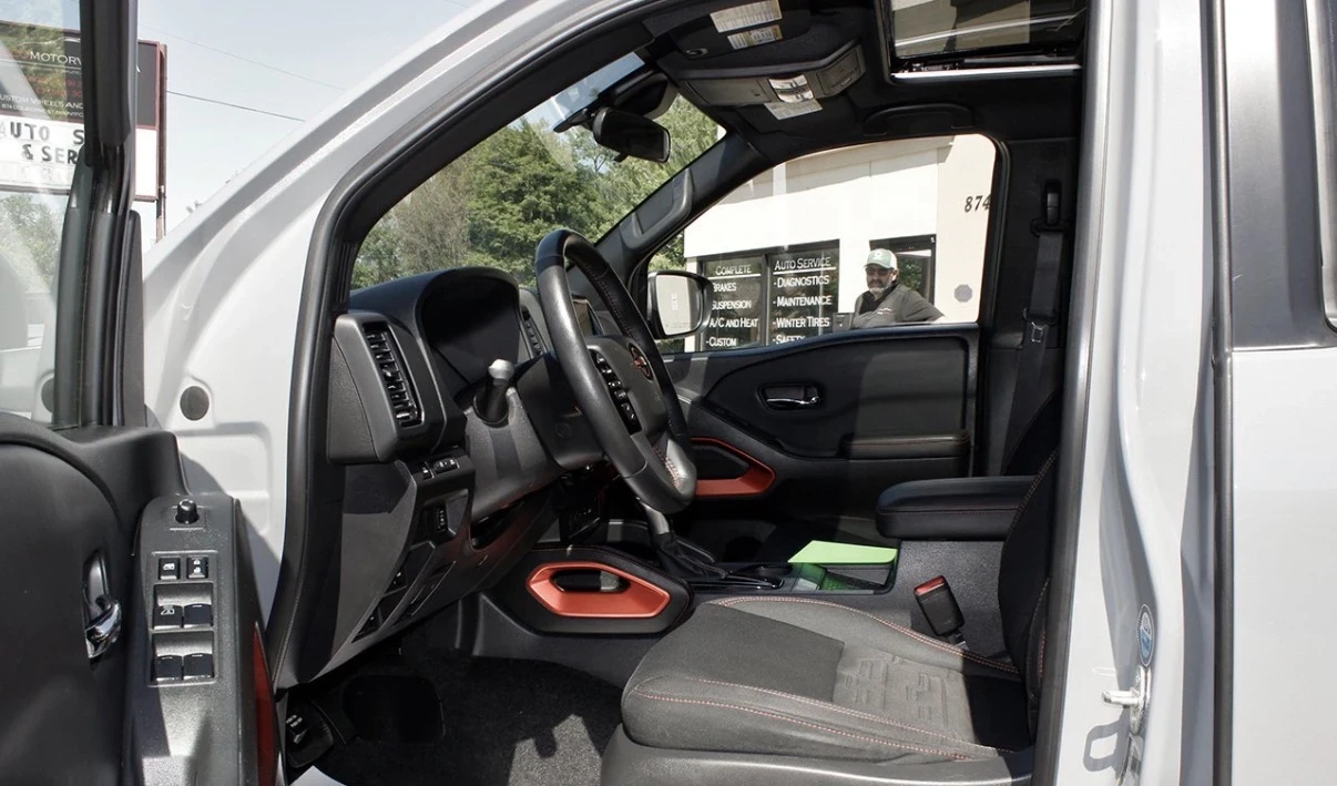 Nissan Frontier PRO-4X 4X4 * 360 КАМЕРА * CARPLAY * TOW PACK * , снимка 8 - Автомобили и джипове - 54837571