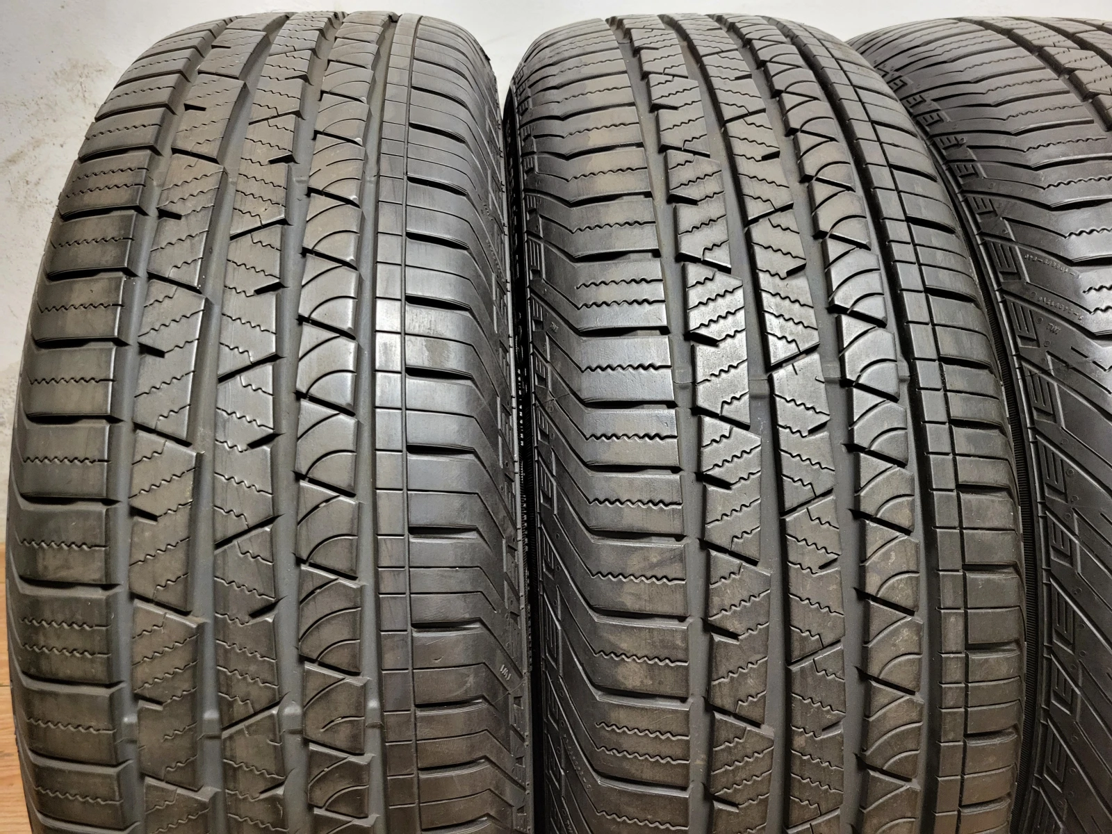 Гуми Всесезонни 225/65R17, снимка 2 - Гуми и джанти - 56248210