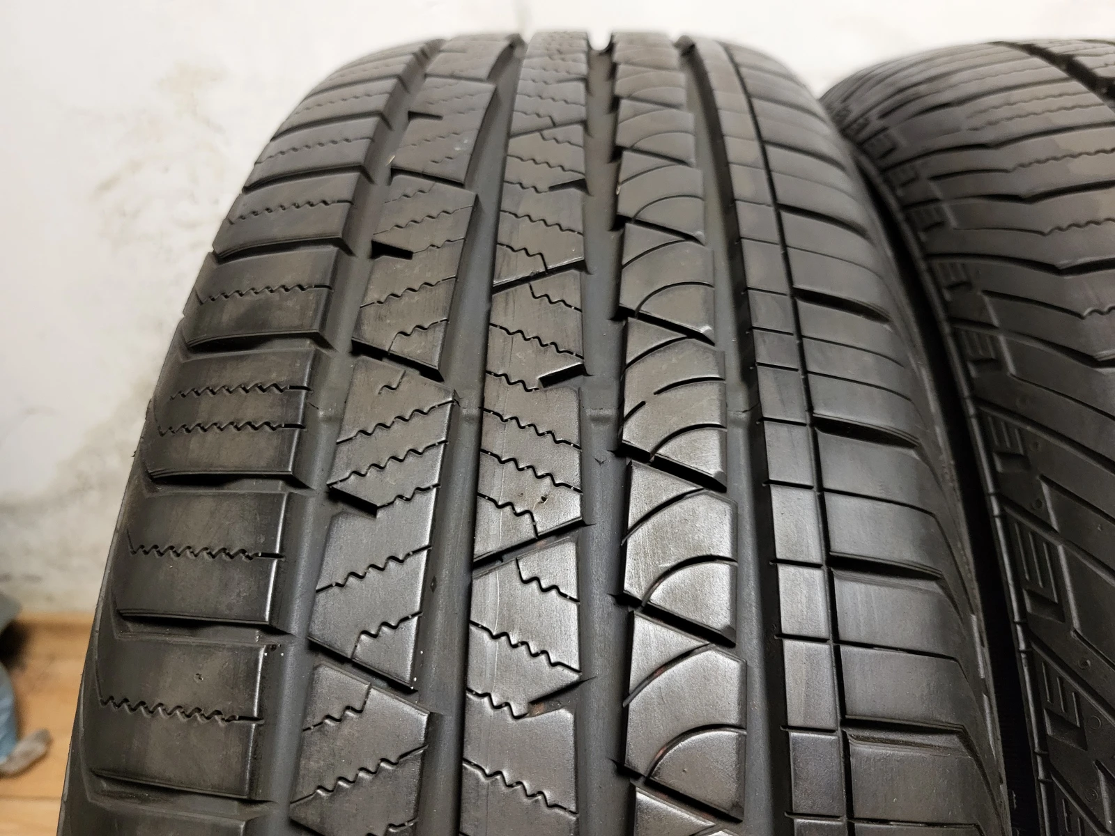 Гуми Всесезонни 225/65R17, снимка 4 - Гуми и джанти - 56248210