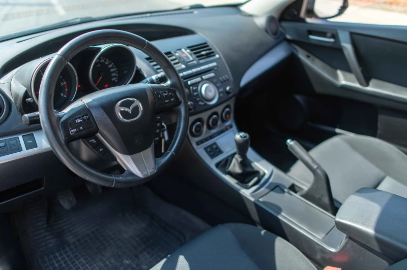 Mazda 3, снимка 10 - Автомобили и джипове - 48820962