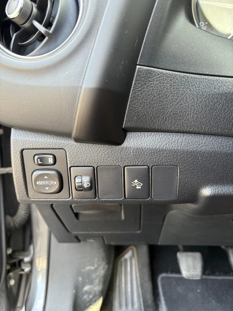 Toyota Corolla 1.4 D-4D, снимка 16 - Автомобили и джипове - 52802464