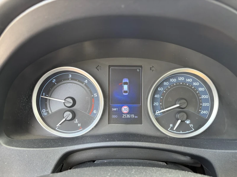 Toyota Corolla 1.4 D-4D, снимка 12 - Автомобили и джипове - 52802464