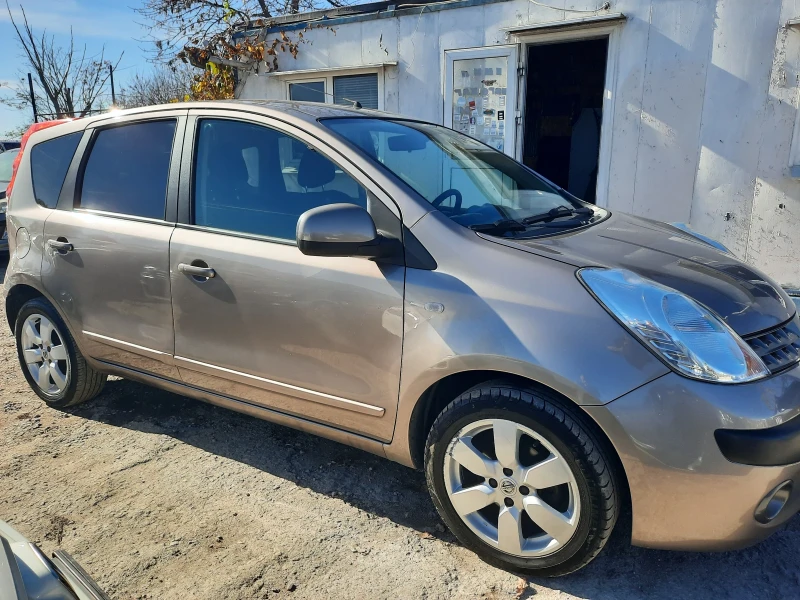 Nissan Note 1.6i КАТО НОВА, снимка 4 - Автомобили и джипове - 52223861