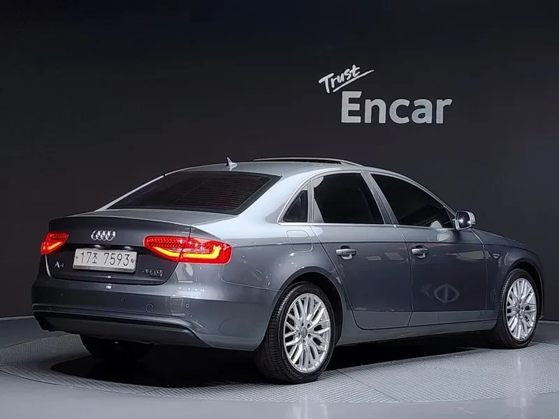 Audi A4 2.0 Tdi Quattro Comfort Edition B8, снимка 4 - Автомобили и джипове - 53676320