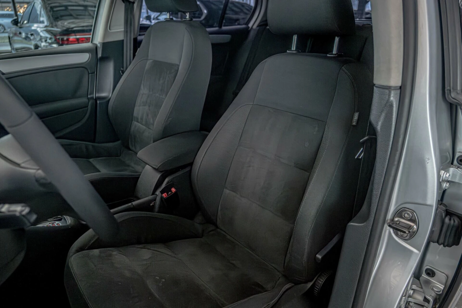 VW Golf 1.6TDI/DSG/Климатроник/МултиВолан/Автопилот, снимка 9 - Автомобили и джипове - 53738360