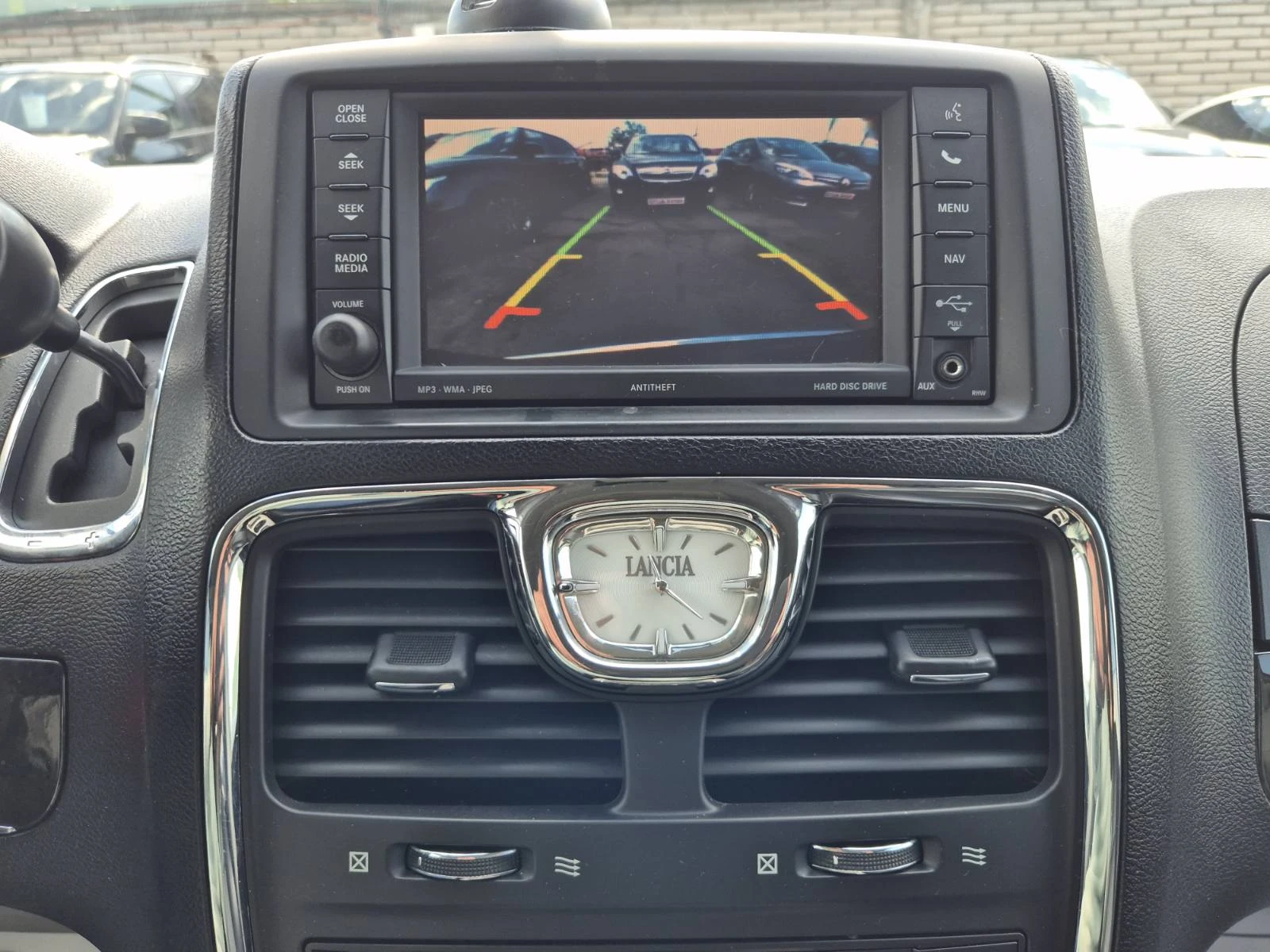 Lancia Voyager 2.8CRDI, снимка 10 - Автомобили и джипове - 54433932