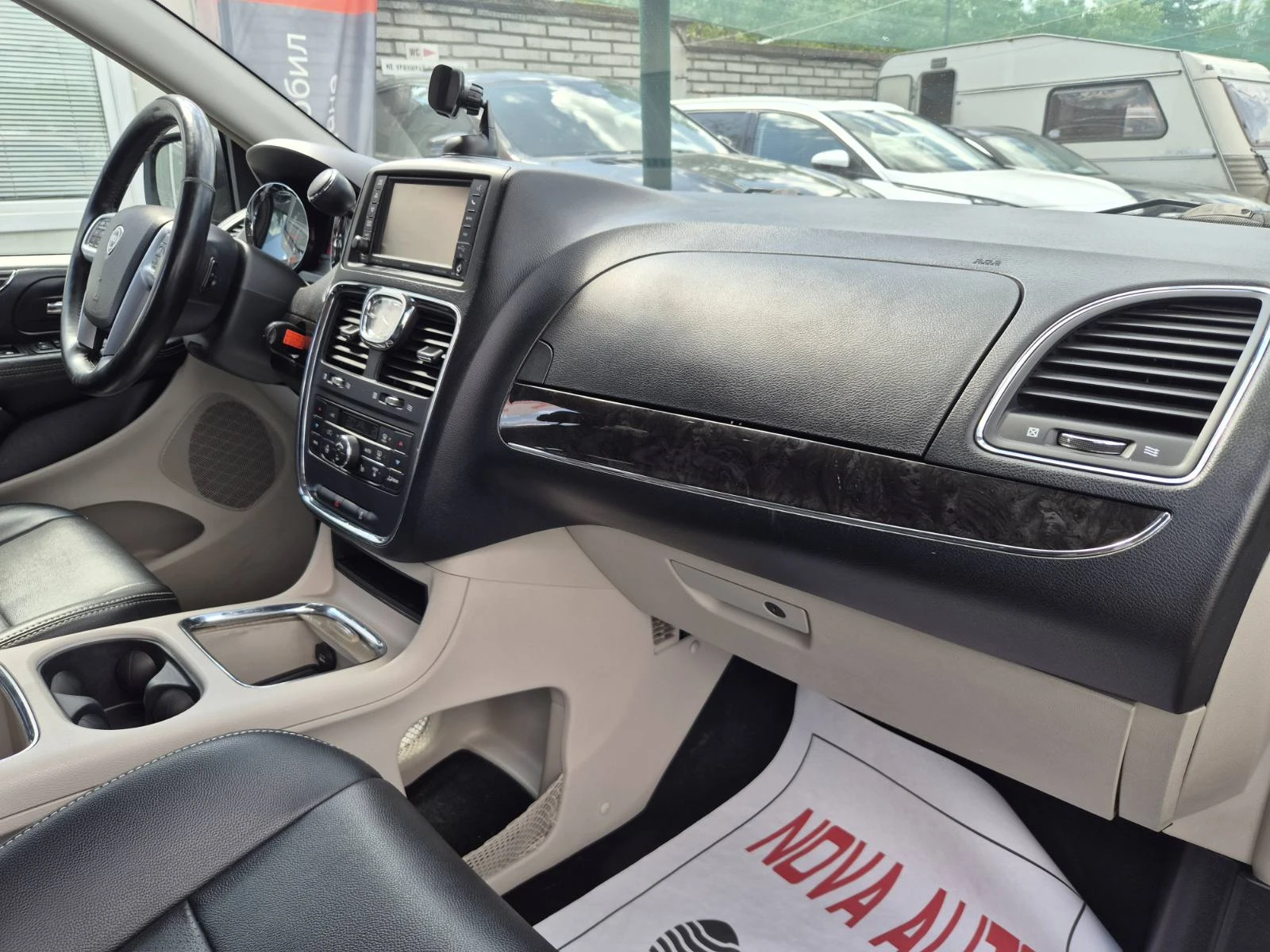 Lancia Voyager 2.8CRDI, снимка 12 - Автомобили и джипове - 54433932