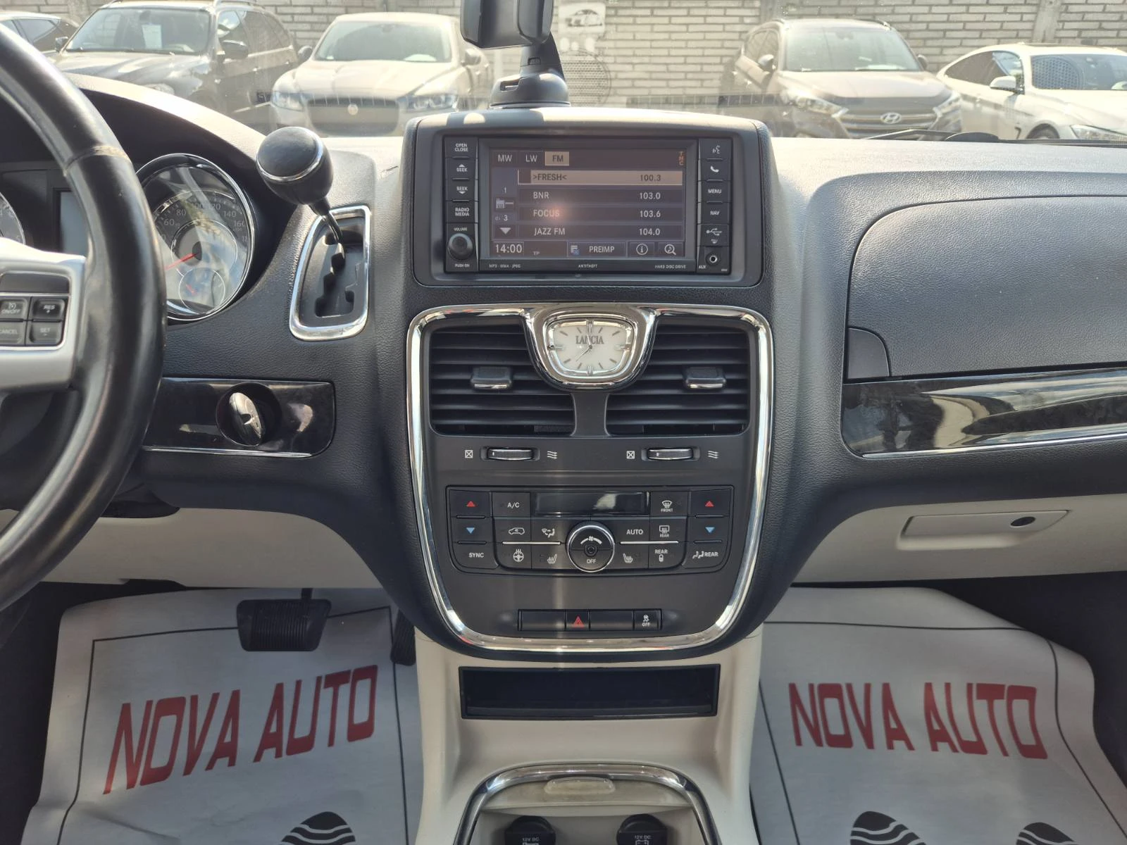 Lancia Voyager 2.8CRDI, снимка 9 - Автомобили и джипове - 54433932