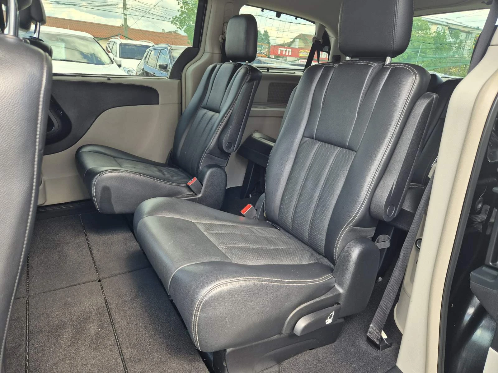 Lancia Voyager 2.8CRDI, снимка 15 - Автомобили и джипове - 54433932