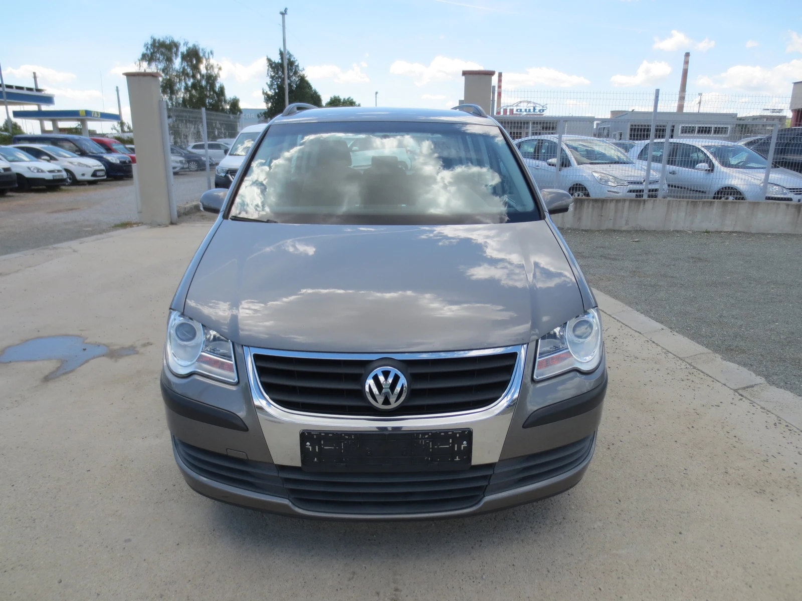 VW Touran 1.9 TDI, снимка 2 - Автомобили и джипове - 54711089
