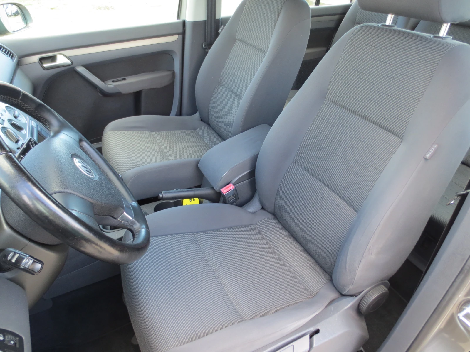 VW Touran 1.9 TDI, снимка 9 - Автомобили и джипове - 54711089