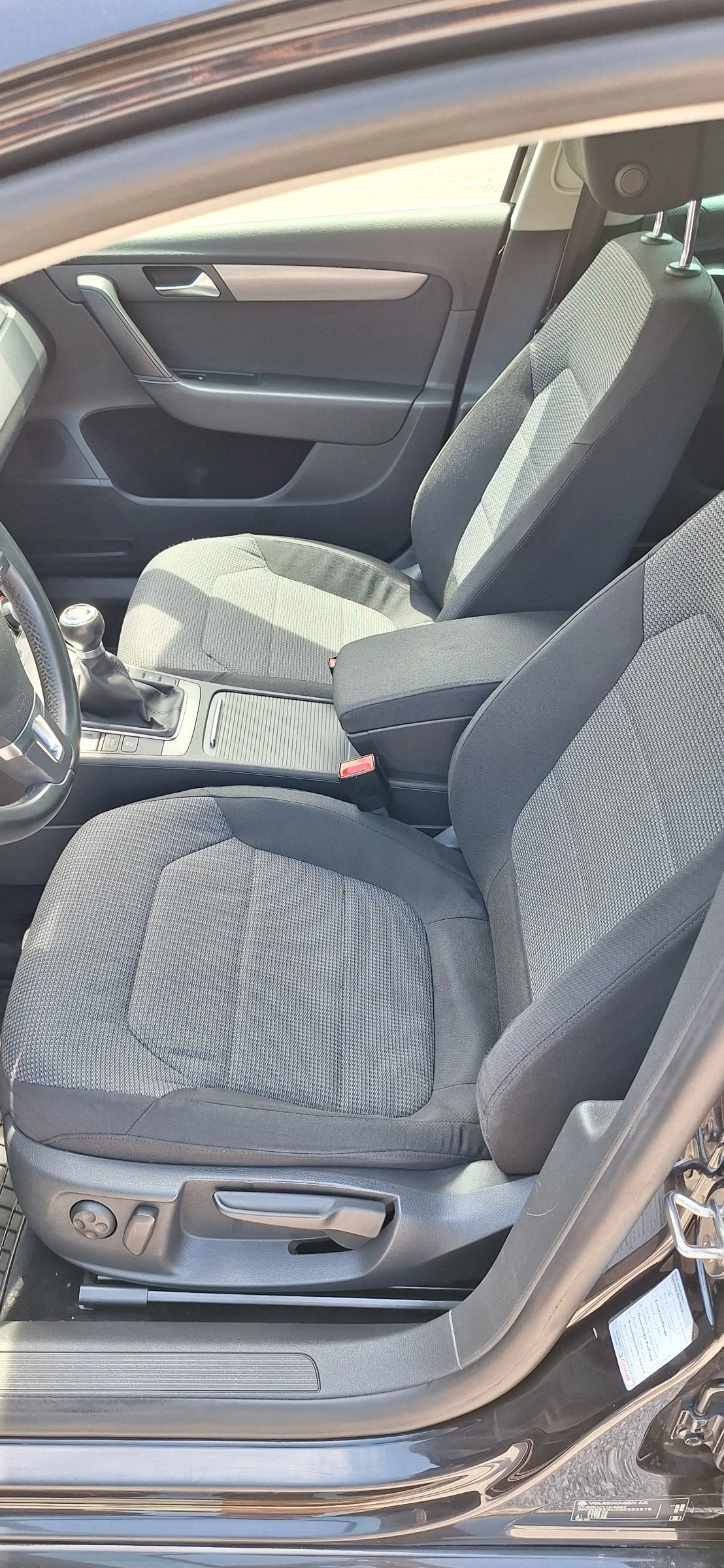 VW Passat 2.0 TDI, снимка 14 - Автомобили и джипове - 54868457