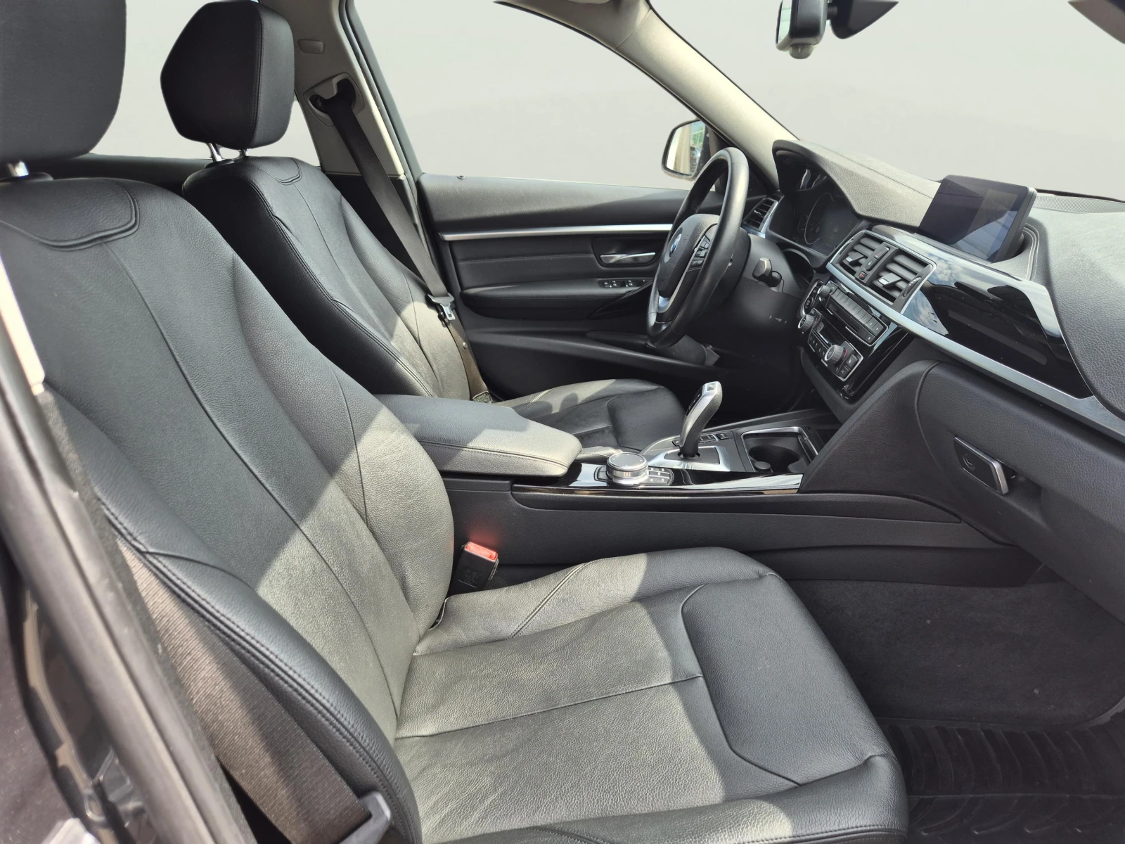 BMW 320 2.0 D, снимка 10 - Автомобили и джипове - 55658495