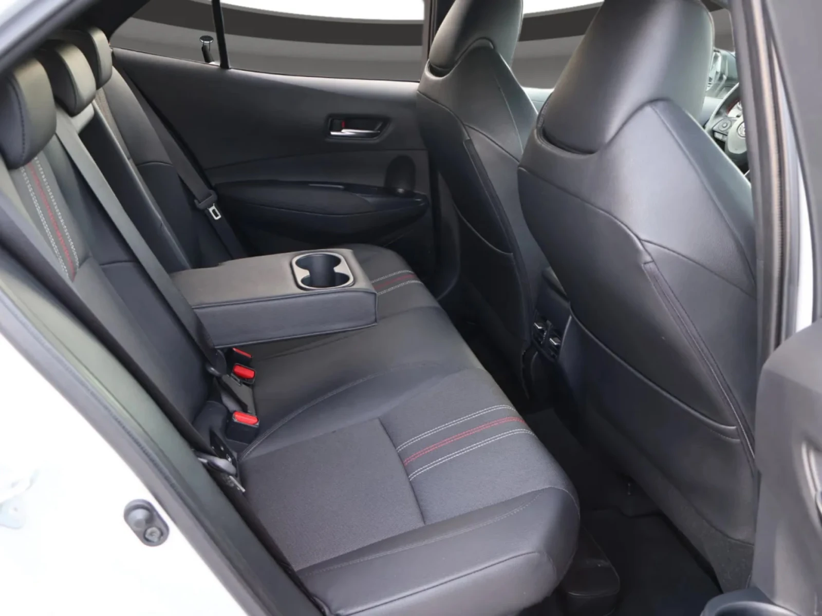 Toyota Corolla GR SPORT/НАПЪЛНО ОБСЛУЖЕНА СЪС ЗАВЕРЕНА ГАРАНЦИЯ/, снимка 15 - Автомобили и джипове - 55871960