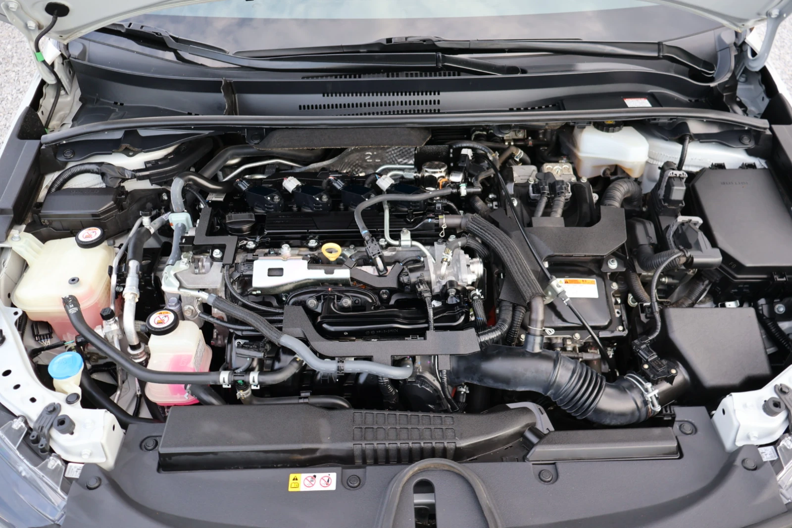 Toyota Corolla GR SPORT/НАПЪЛНО ОБСЛУЖЕНА СЪС ЗАВЕРЕНА ГАРАНЦИЯ/, снимка 17 - Автомобили и джипове - 55871960