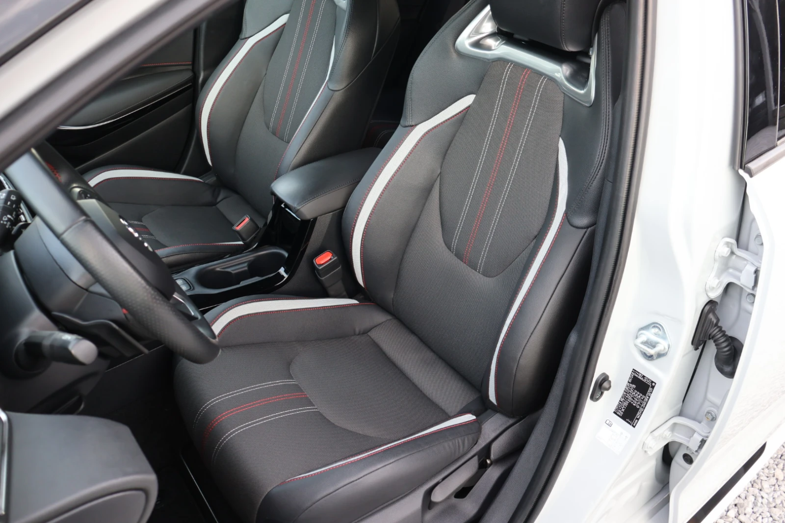 Toyota Corolla GR SPORT/НАПЪЛНО ОБСЛУЖЕНА СЪС ЗАВЕРЕНА ГАРАНЦИЯ/
