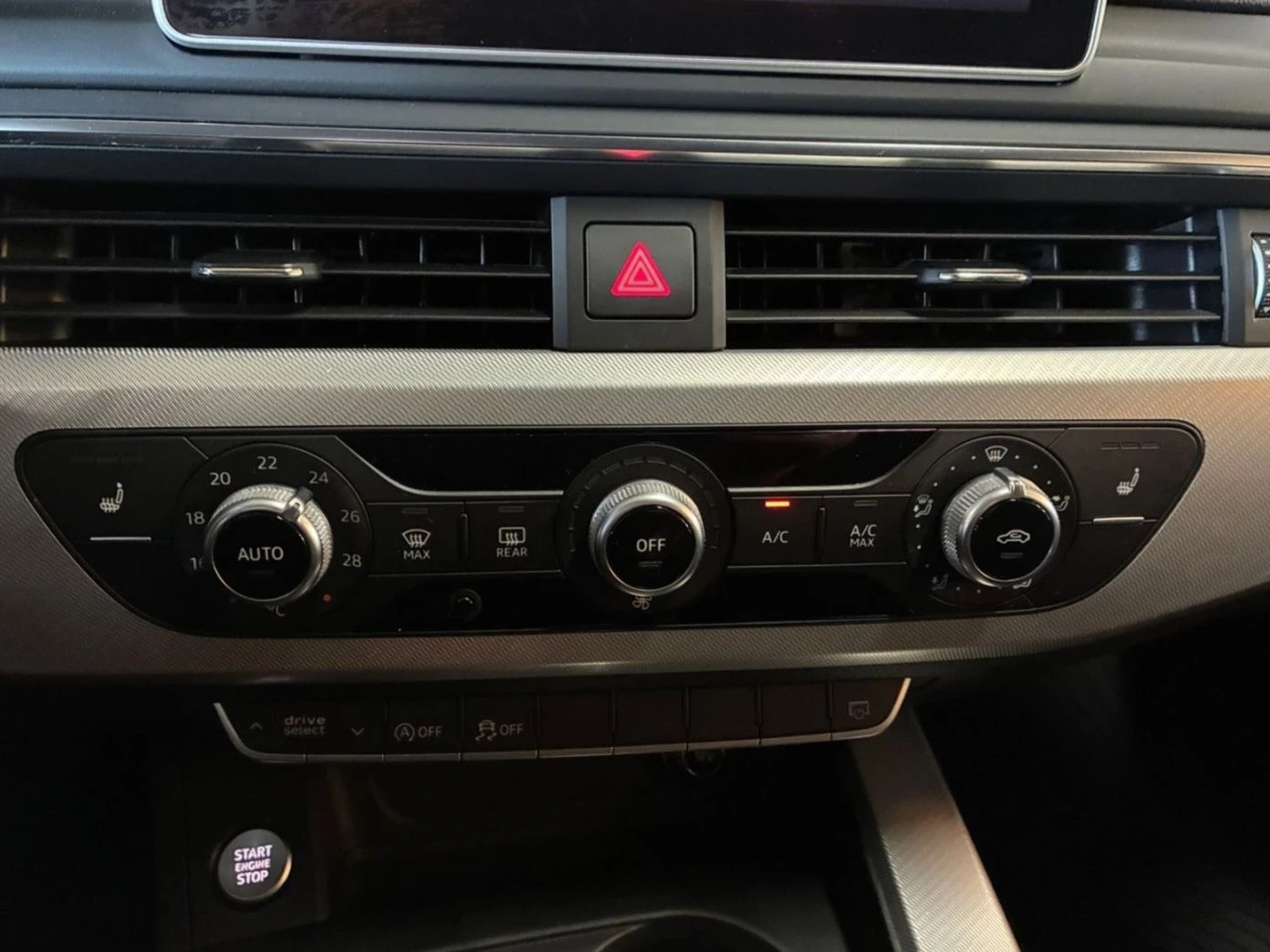 Audi A4 2.0 TDI | 190 | S-tronic | Cockpit, снимка 14 - Автомобили и джипове - 56275678