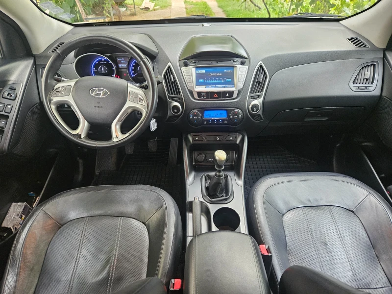 Hyundai IX35 2.0 CRDi 4x4 Навигация, снимка 11 - Автомобили и джипове - 52407709