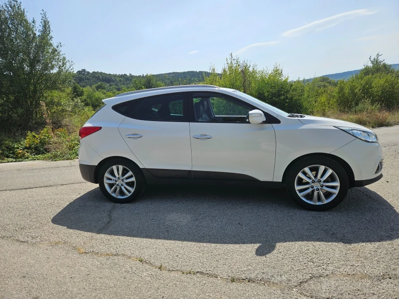 Hyundai IX35 2.0 CRDi 4x4 Навигация, снимка 4 - Автомобили и джипове - 52407709