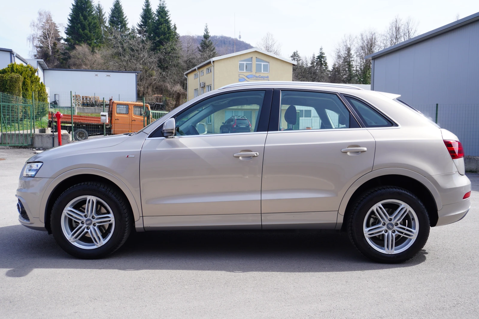 Audi Q3 2.0TDI QUATTRO/S-LINE/S-TRONIC/123.000km!, снимка 2 - Автомобили и джипове - 53623812