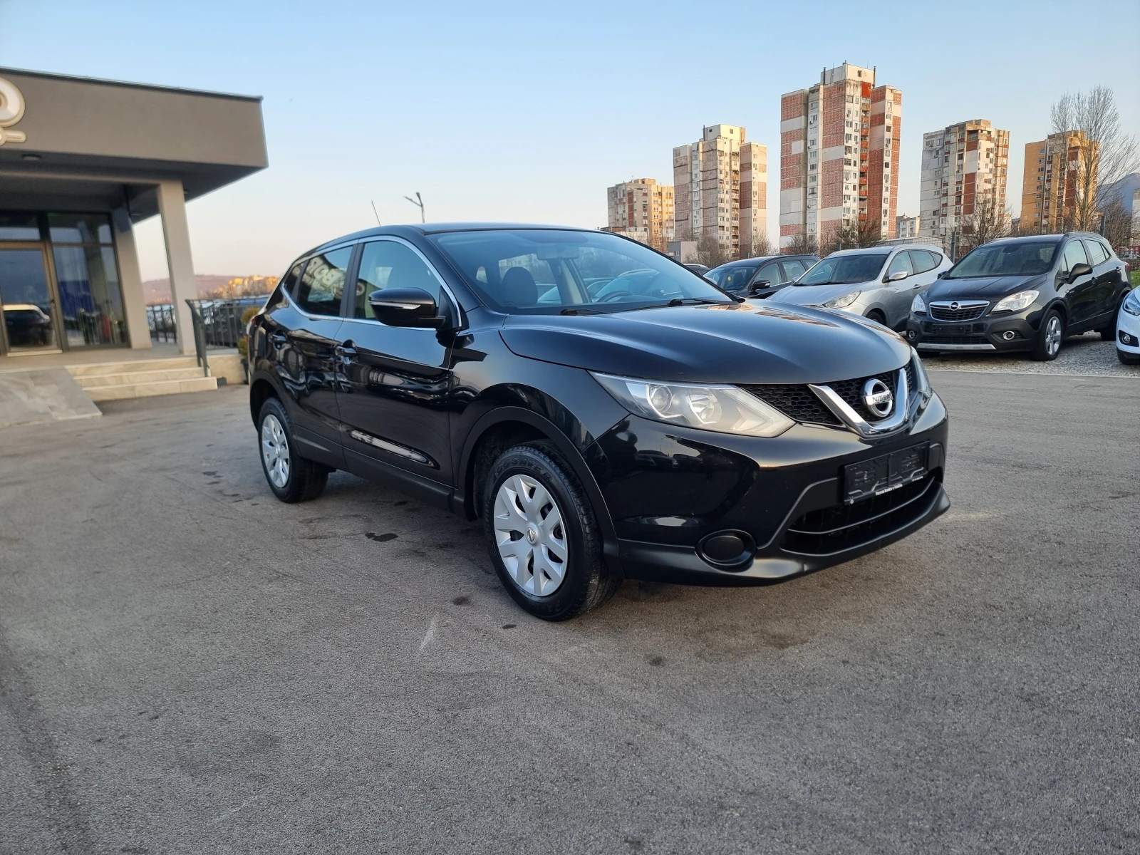 Nissan Qashqai 1.5DCI, снимка 8 - Автомобили и джипове - 53870195