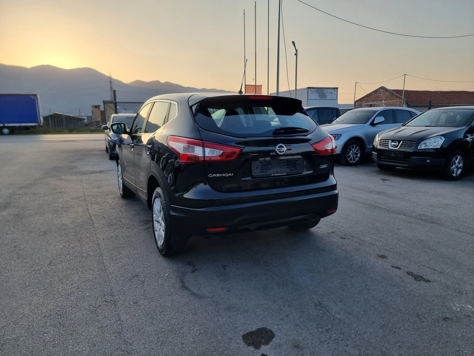 Nissan Qashqai 1.5DCI, снимка 5 - Автомобили и джипове - 53870195
