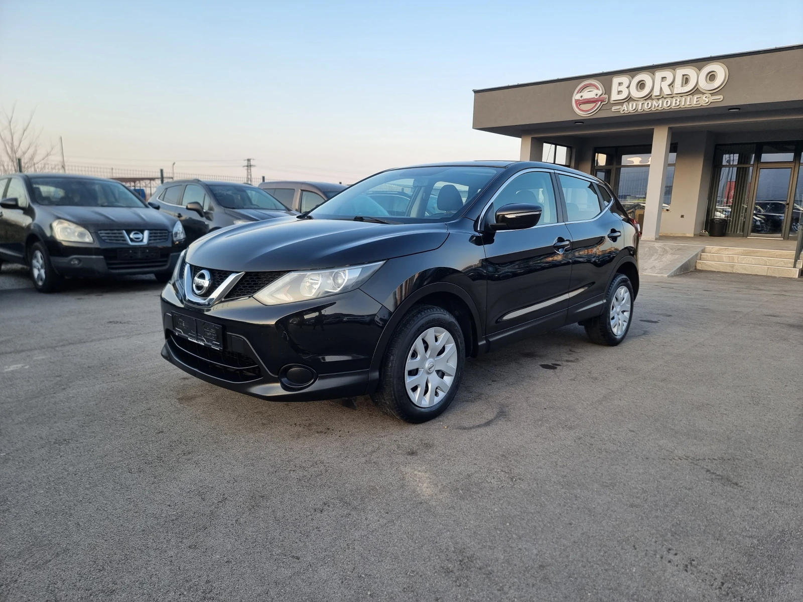 Nissan Qashqai 1.5DCI, снимка 3 - Автомобили и джипове - 53870195