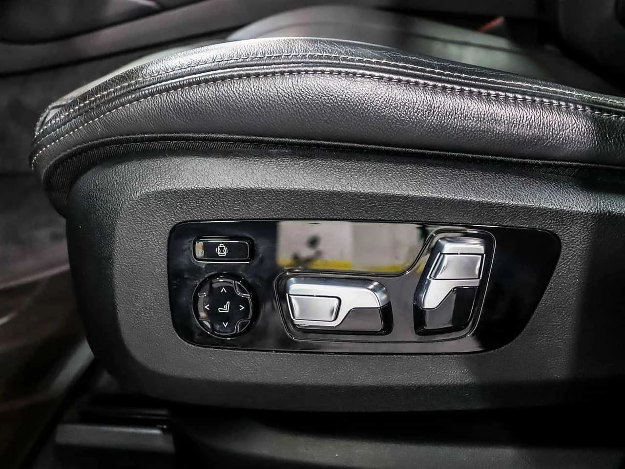 BMW X6 xDrive40i  CARFAX, снимка 13 - Автомобили и джипове - 54470807