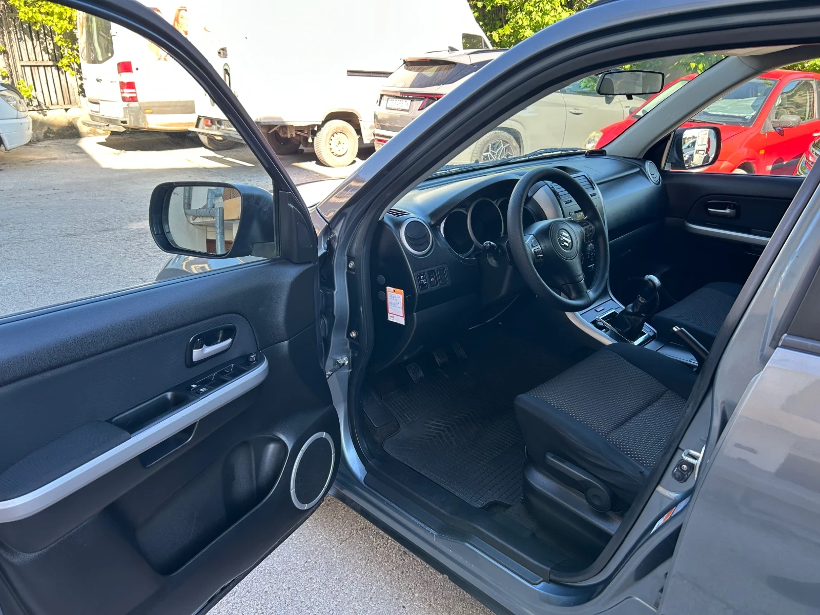 Suzuki Grand vitara 2.0i 140k.c. 4X4 , снимка 8 - Автомобили и джипове - 54691181