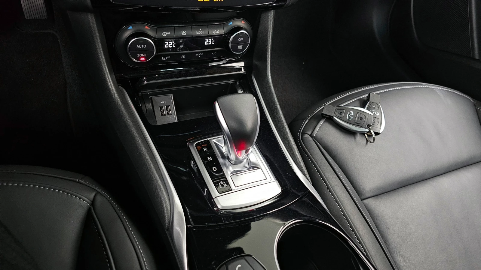 Infiniti Q30, снимка 10 - Автомобили и джипове - 54945230