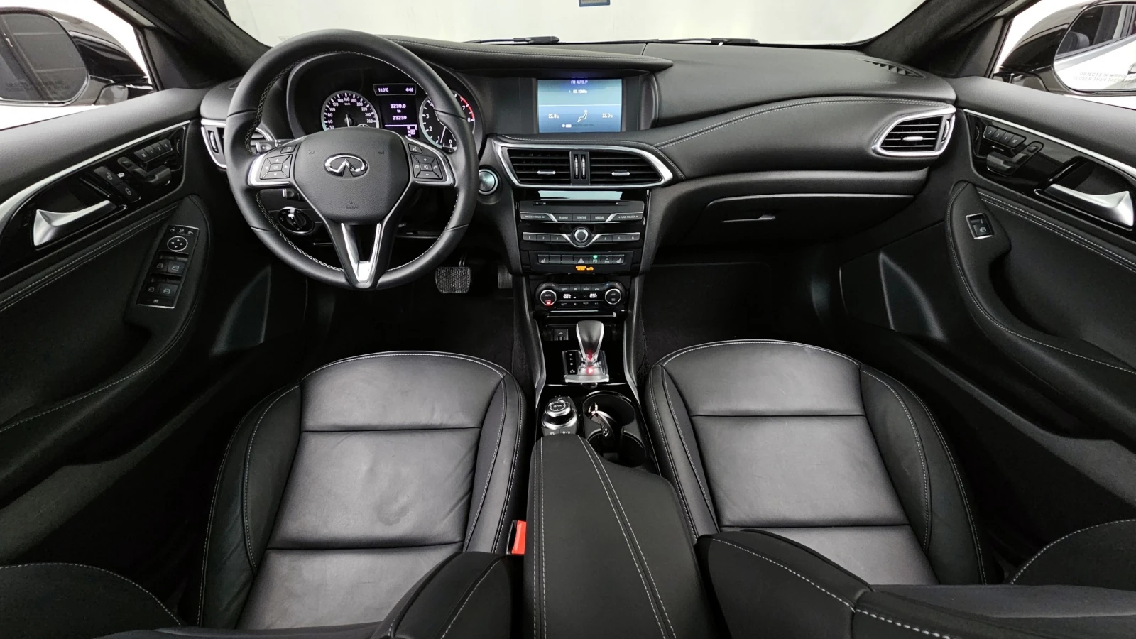 Infiniti Q30, снимка 5 - Автомобили и джипове - 54945230
