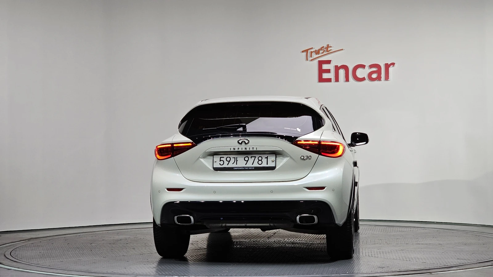 Infiniti Q30, снимка 3 - Автомобили и джипове - 54945230