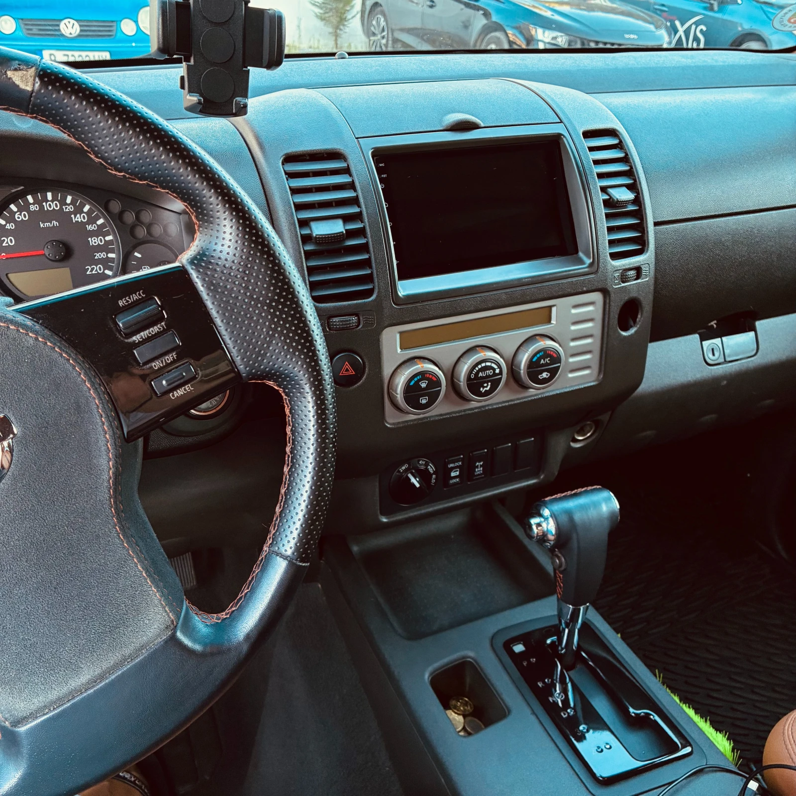 Nissan Navara, снимка 14 - Автомобили и джипове - 55785765