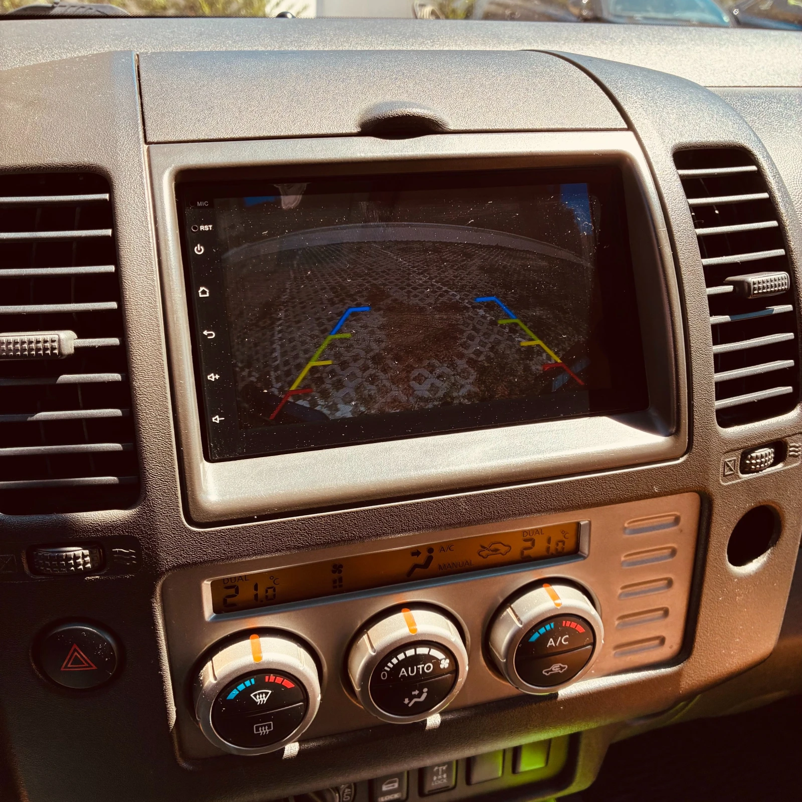 Nissan Navara, снимка 13 - Автомобили и джипове - 55785765