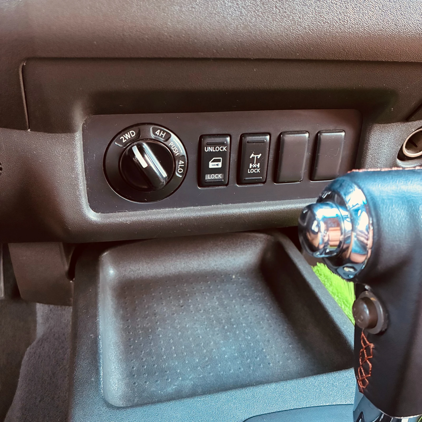 Nissan Navara, снимка 11 - Автомобили и джипове - 55785765